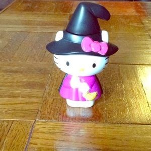 Hello kitty cat in hat